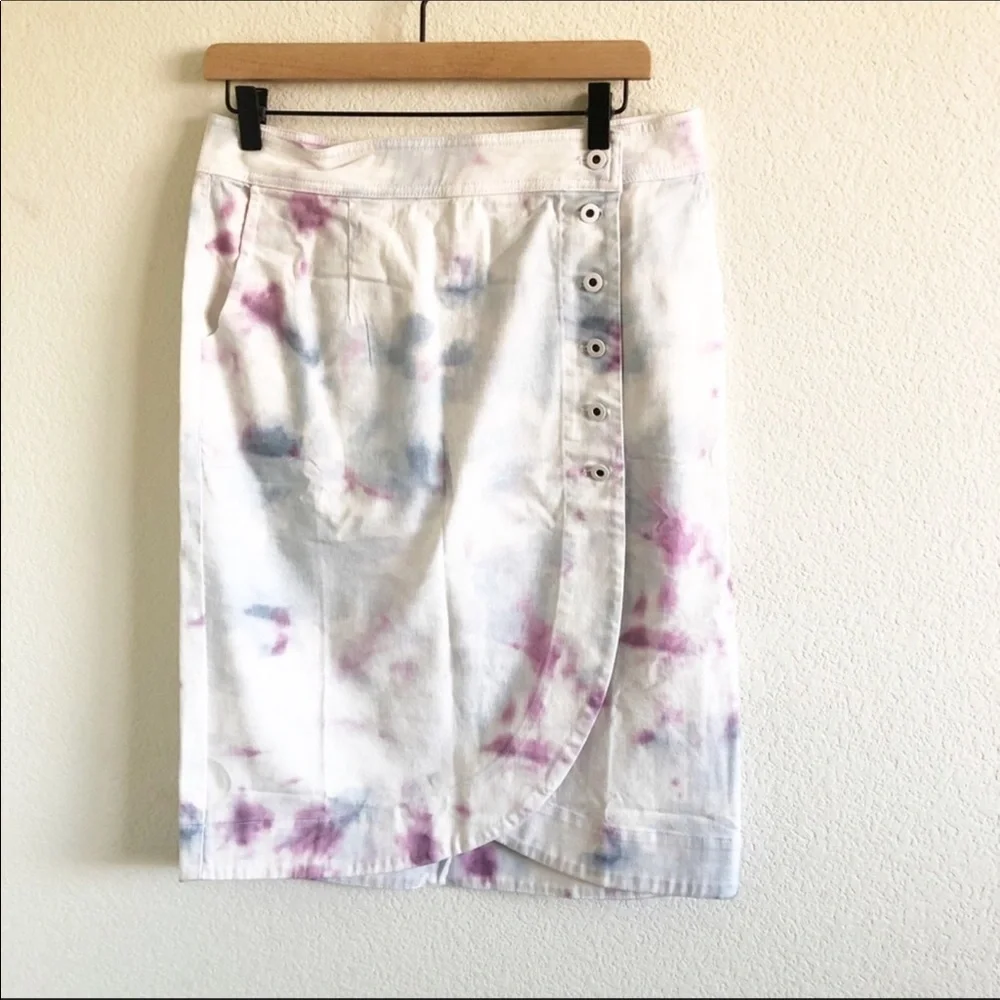Anthropologie tulip button spandex